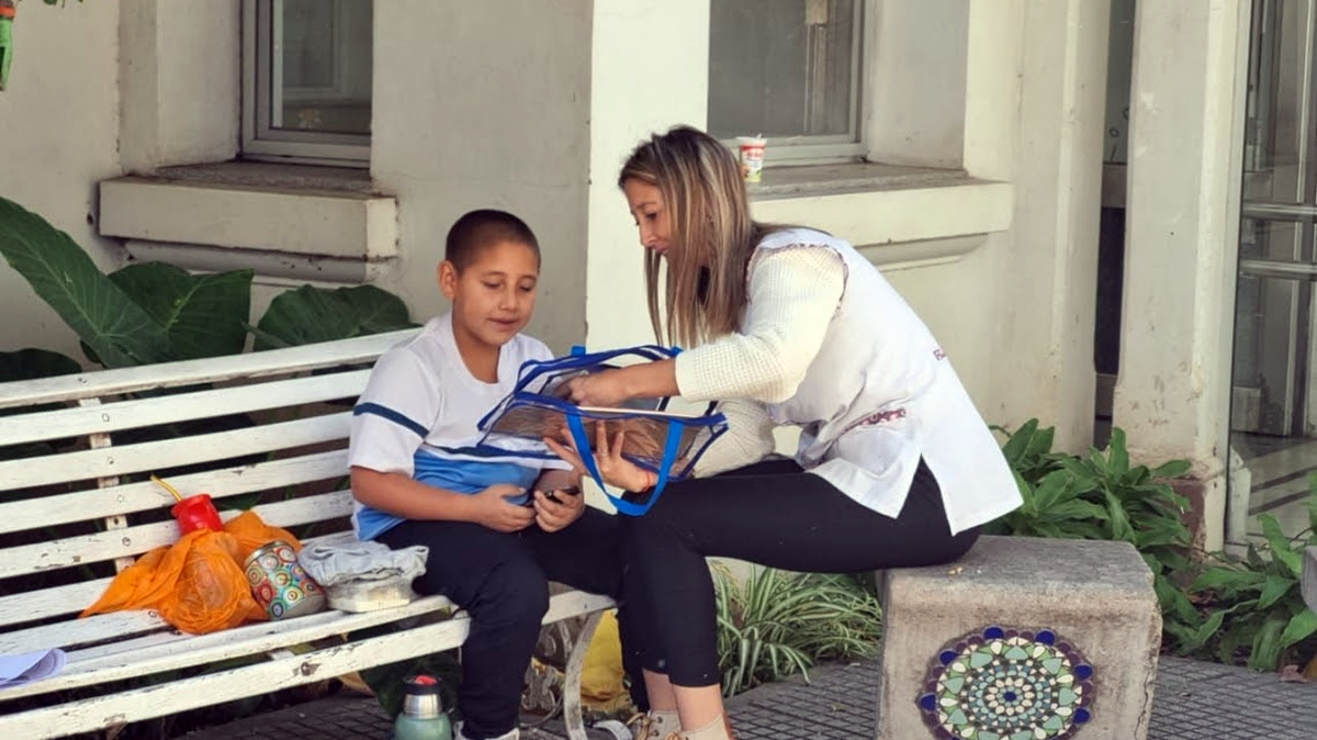 Repartieron 600 kits para las escuelas hospitalarias de Rosario y Santa Fe