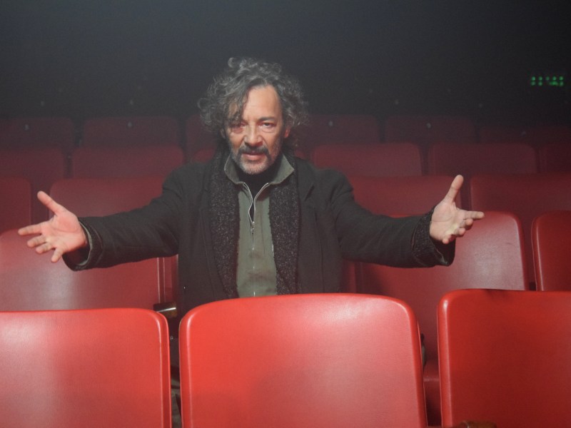 Fabián Vena trae un unipersonal lleno de humor filosófico y una masterclass a Rosario