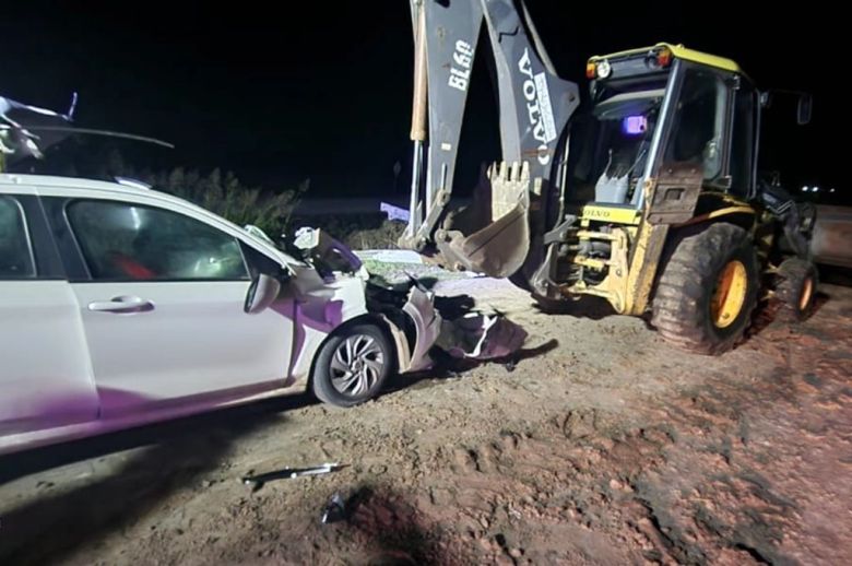 Accidente fatal en RP20: un suboficial del Ejército murió tras chocar contra una retroexcavadora