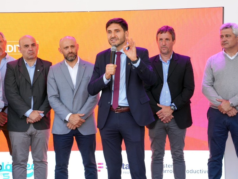 Anunciaron créditos por $ 5.500 millones para el sector lechero santafesino