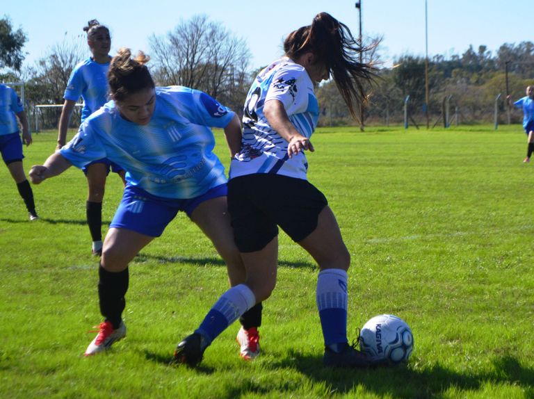 Fútbol femenino: Rivadavia goleó a Argentino en el debut por la Copa Santa Fe