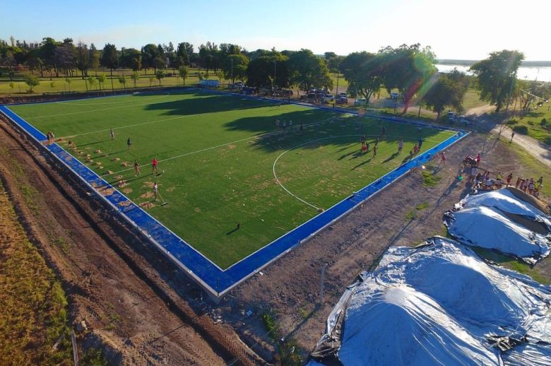 Inauguran la primera cancha de hockey sobre césped sintético del norte entrerriano