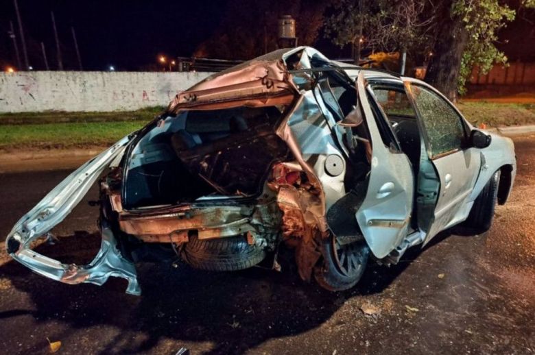 Auto despistó en una avenida de Concordia y debieron rescatar a los cuatro ocupantes