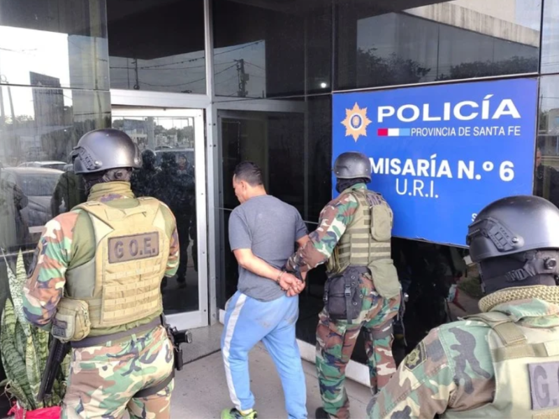 Operativo en Santa Fe: detienen a un sospechoso con un arma y sustancias ilícitas