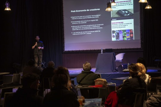 «La Noche de las Ideas» en Rosario: un evento cultural que combina las artes y las ciencias sociales