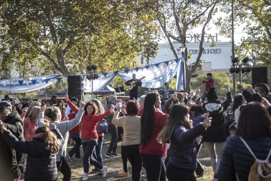 Rosario de fiesta para conmemorar la Revolución de Mayo