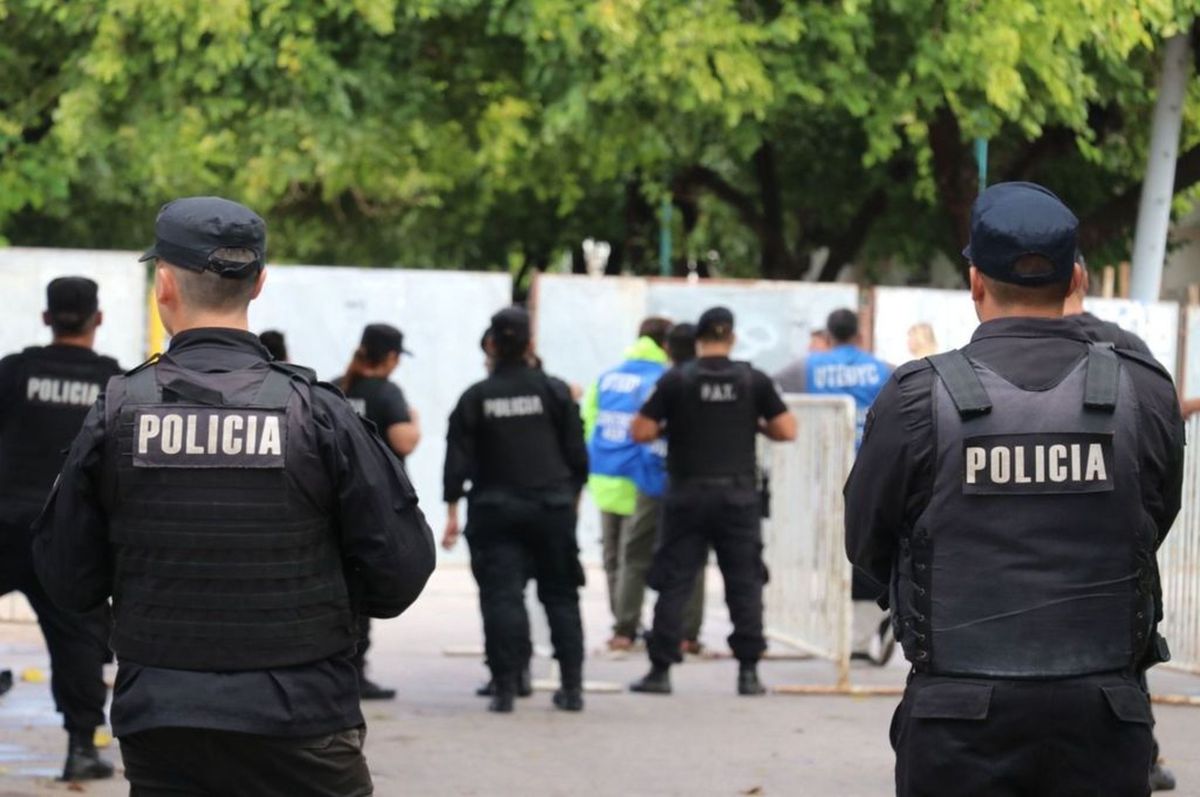 Rosario: detienen a 7 policías por golpear a dos personas demoradas en una comisaría