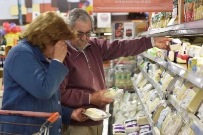 Crece la demanda de ayuda alimentaria para jubilados en Rosario:  el municipio aumenta la asistencia