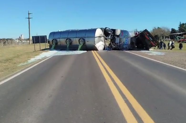 Fatal accidente en Nogoyá: una persona muerta tras el choque de dos camiones