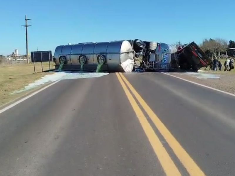 Fatal accidente en Nogoyá: una persona muerta tras el choque de dos camiones