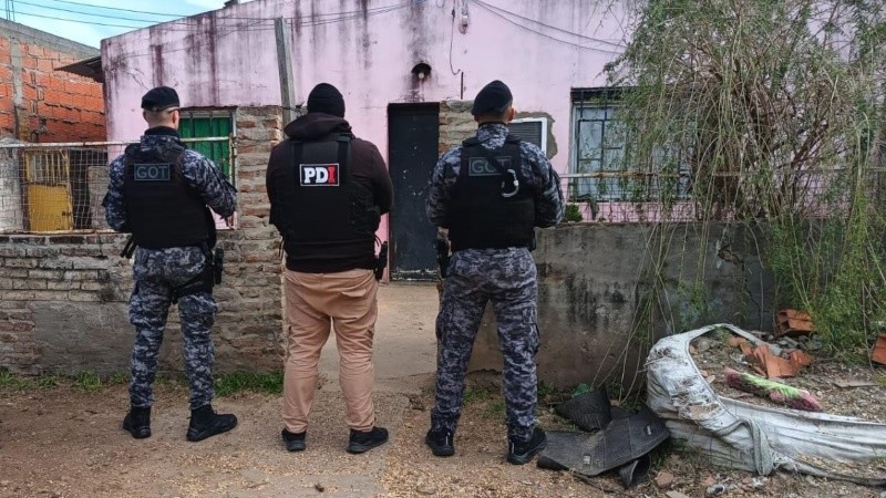 Desarticularon una banda que cometía entraderas en Rosario: hay cuatro detenidos y armas secuestradas