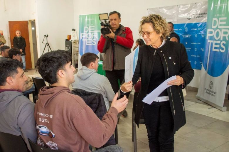El municipio de Victoria dio detalles del programa de becas educativas