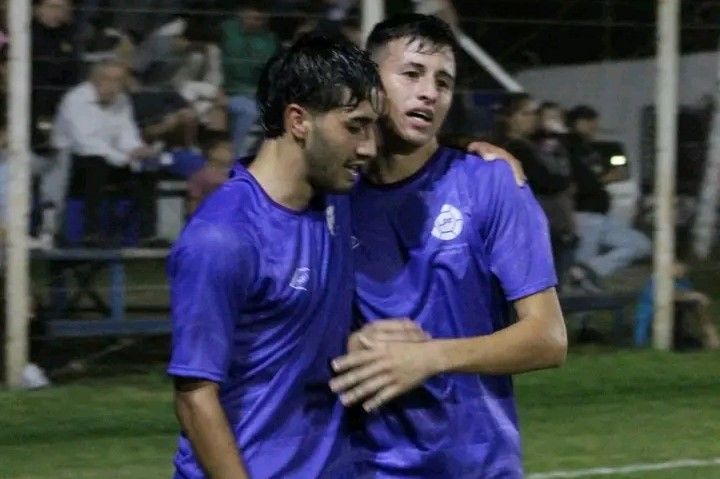 Colón y Paraná juegan la final de ida en el torneo de selecciones de fútbol
