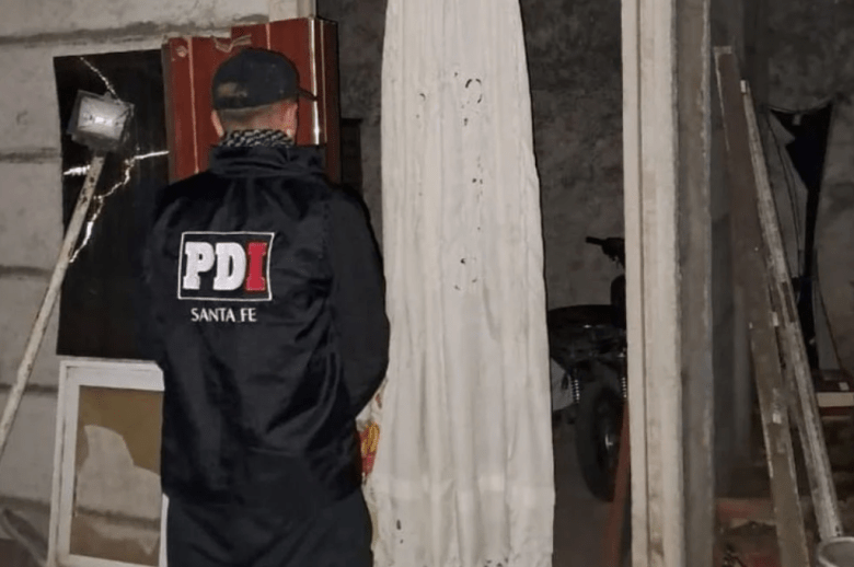 Vivía entre excremento: rescataron a una anciana durante un operativo antidroga