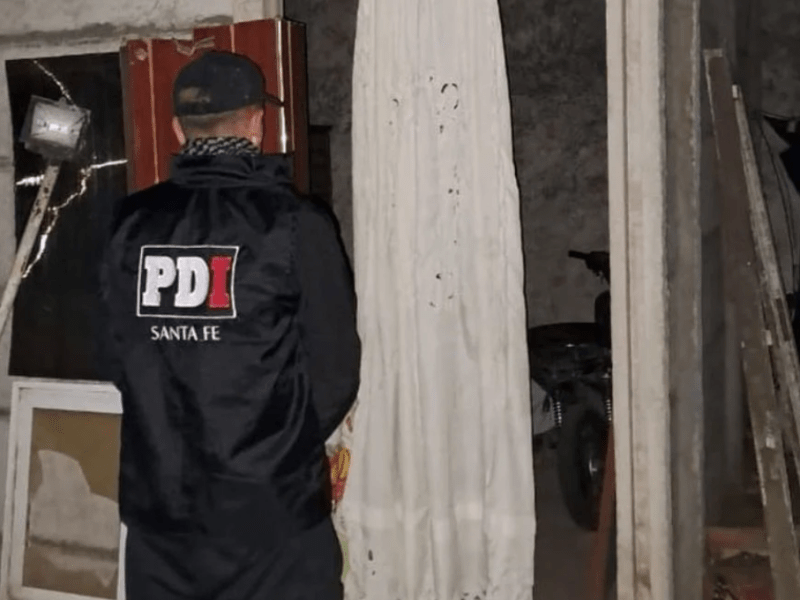 Vivía entre excremento: rescataron a una anciana durante un operativo antidroga