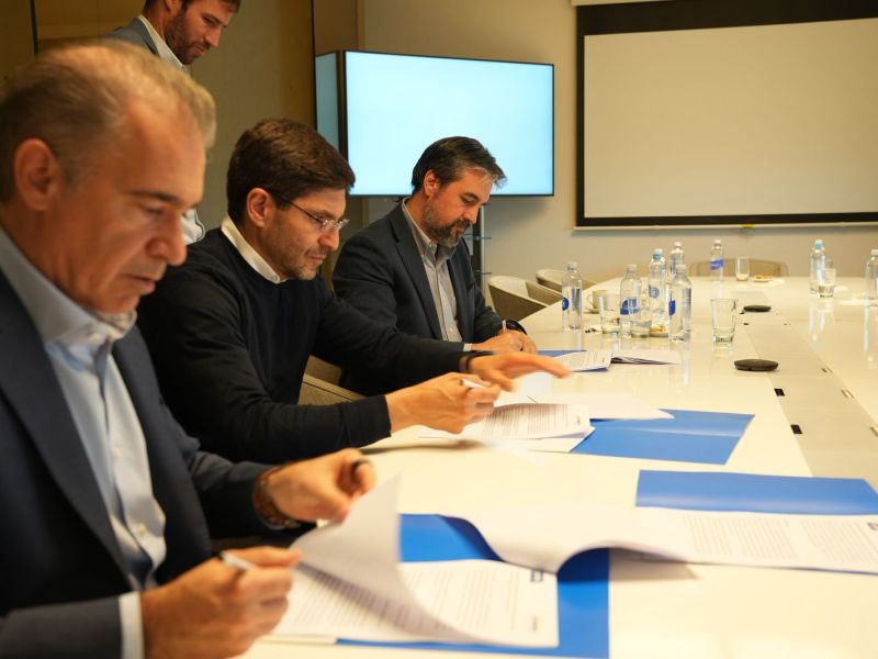 La Provincia de Santa Fe firmó un histórico acuerdo con YPF