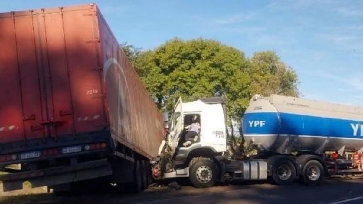 Chocaron dos camiones sobre la Ruta Nacional 11, en el norte santafesino
