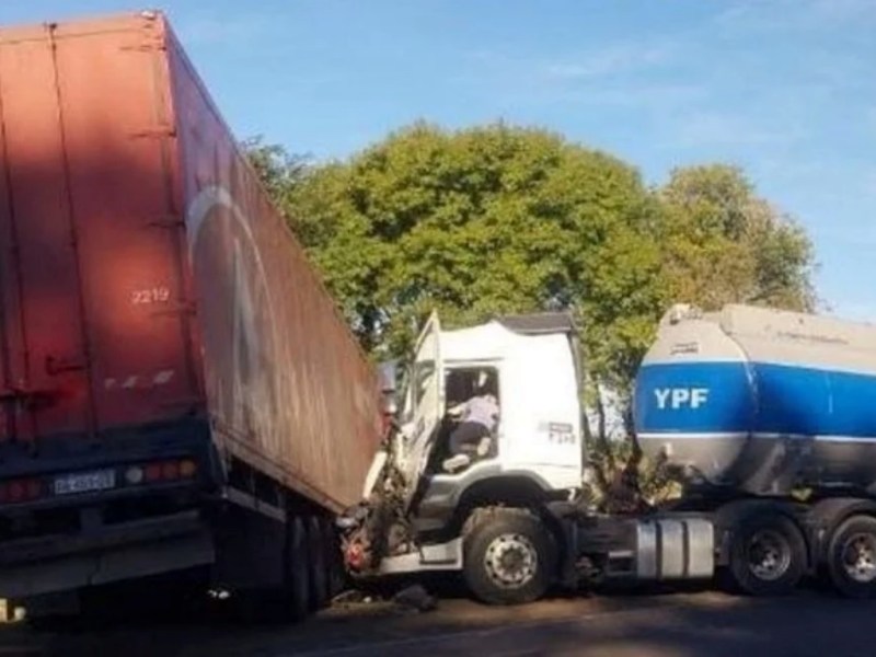 Chocaron dos camiones sobre la Ruta Nacional 11, en el norte santafesino