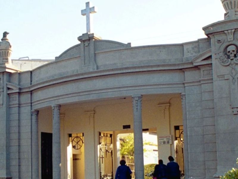 Chocó con su auto contra el tapial del cementerio de Esperanza y murió