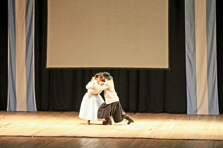 Paraná celebró la Independencia con una gala patria en el Teatro