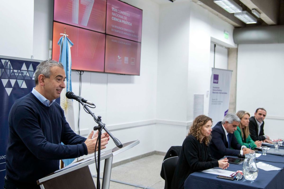 Javkin alertó sobre «una crisis en la conciencia democrática»