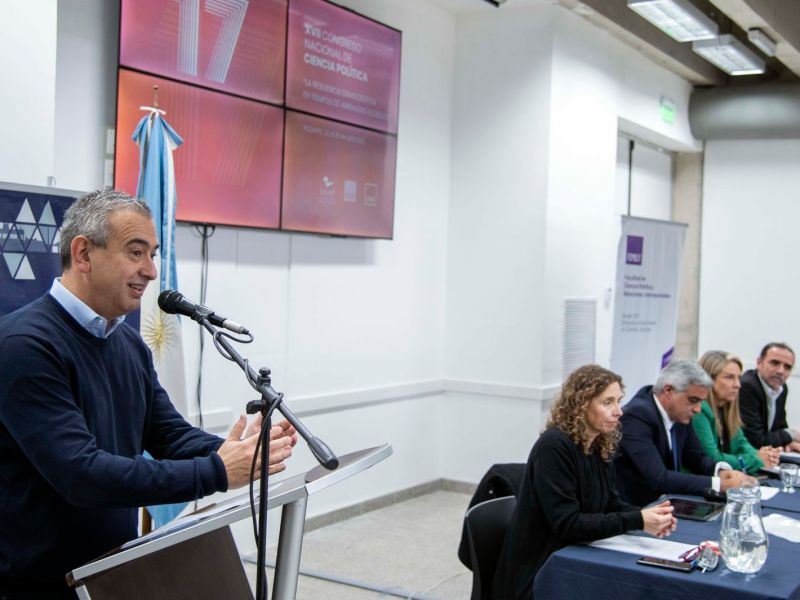 Javkin alertó sobre «una crisis en la conciencia democrática»