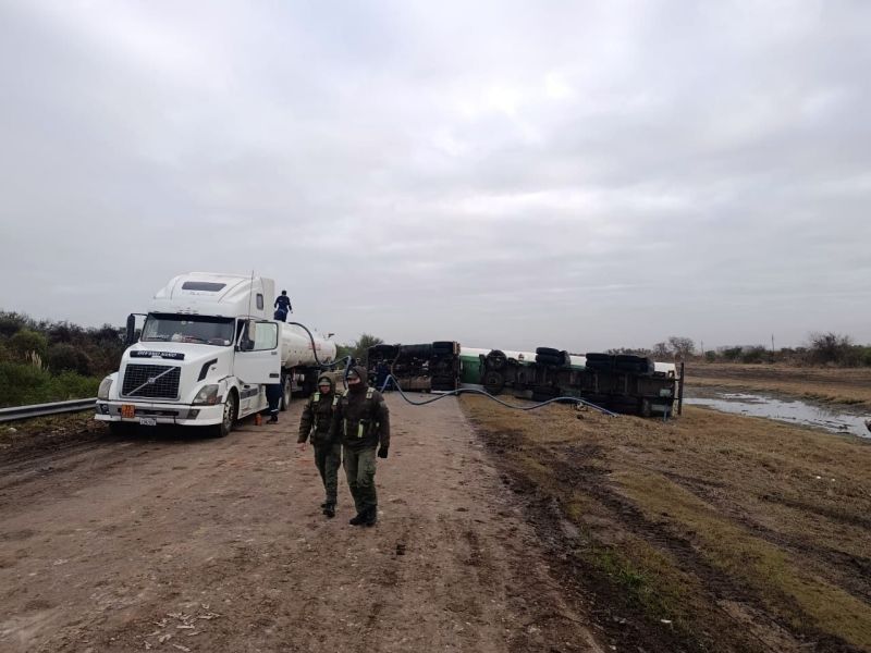 Tras dos días de bloqueo por el vuelco de un camión cisterna, se liberó la Ruta Nacional 34