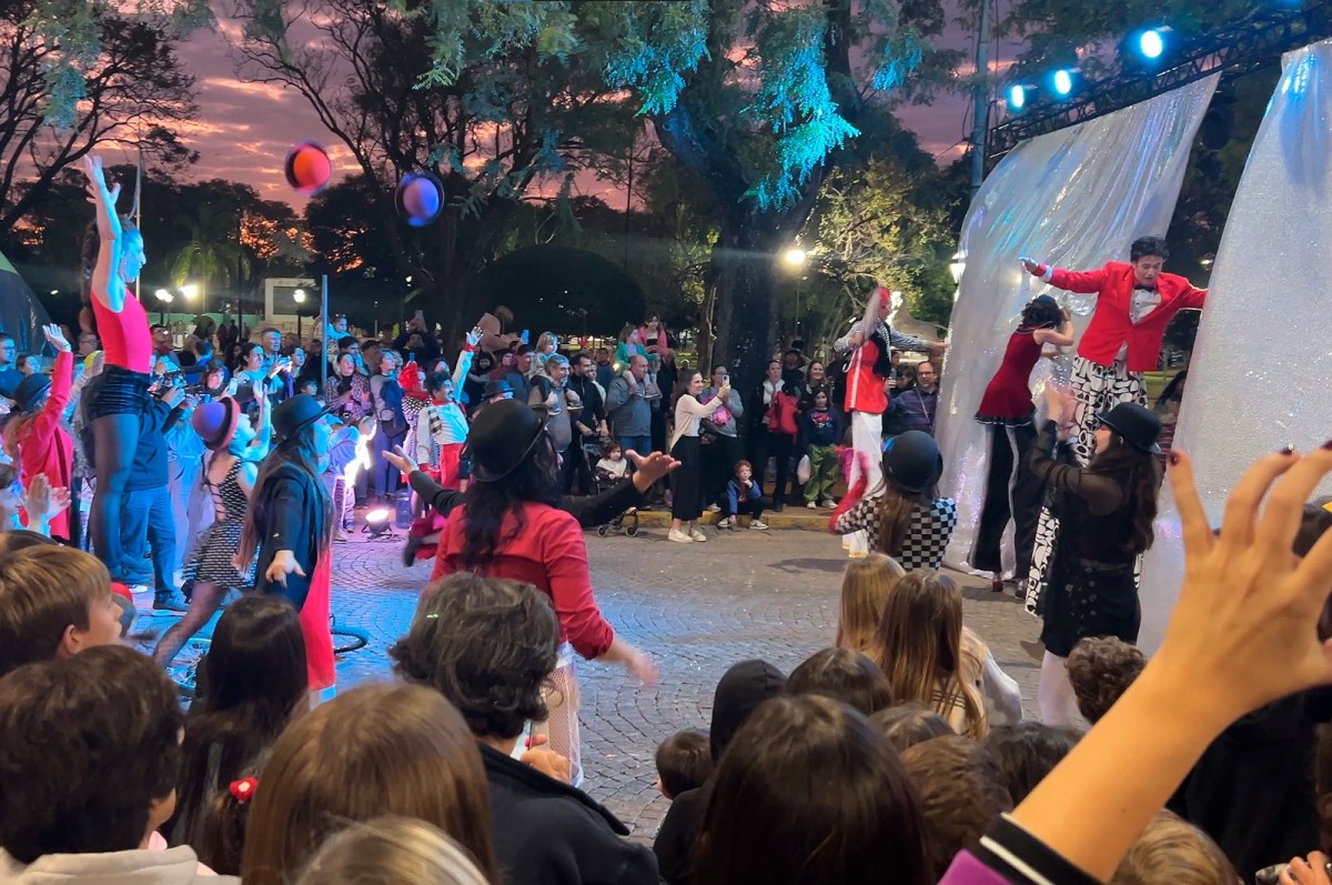 Festival de Teatro de Rafaela 2025: fiesta, alegría y colores en la inauguración de los 20 años
