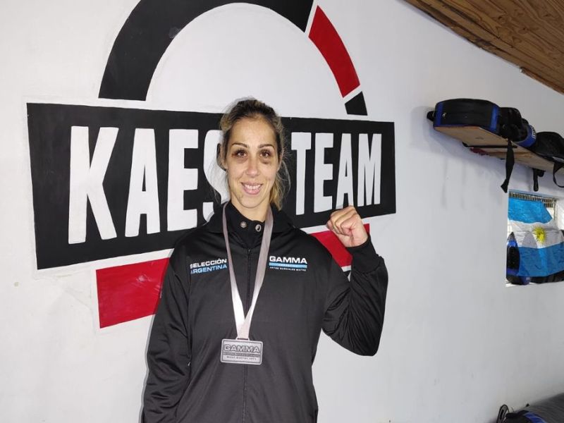 “La Leona” Faría trajo la medalla de plata del mundial de MMA a Chajarí