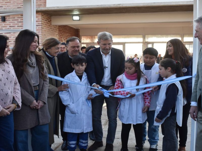 El gobernador Frigerio recorrió Chajarí e inauguró una escuela