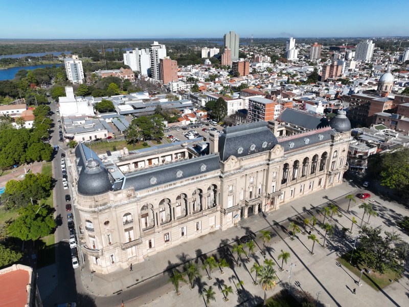 Ofrecen un 7 % de aumento semestral a los empleados estatales