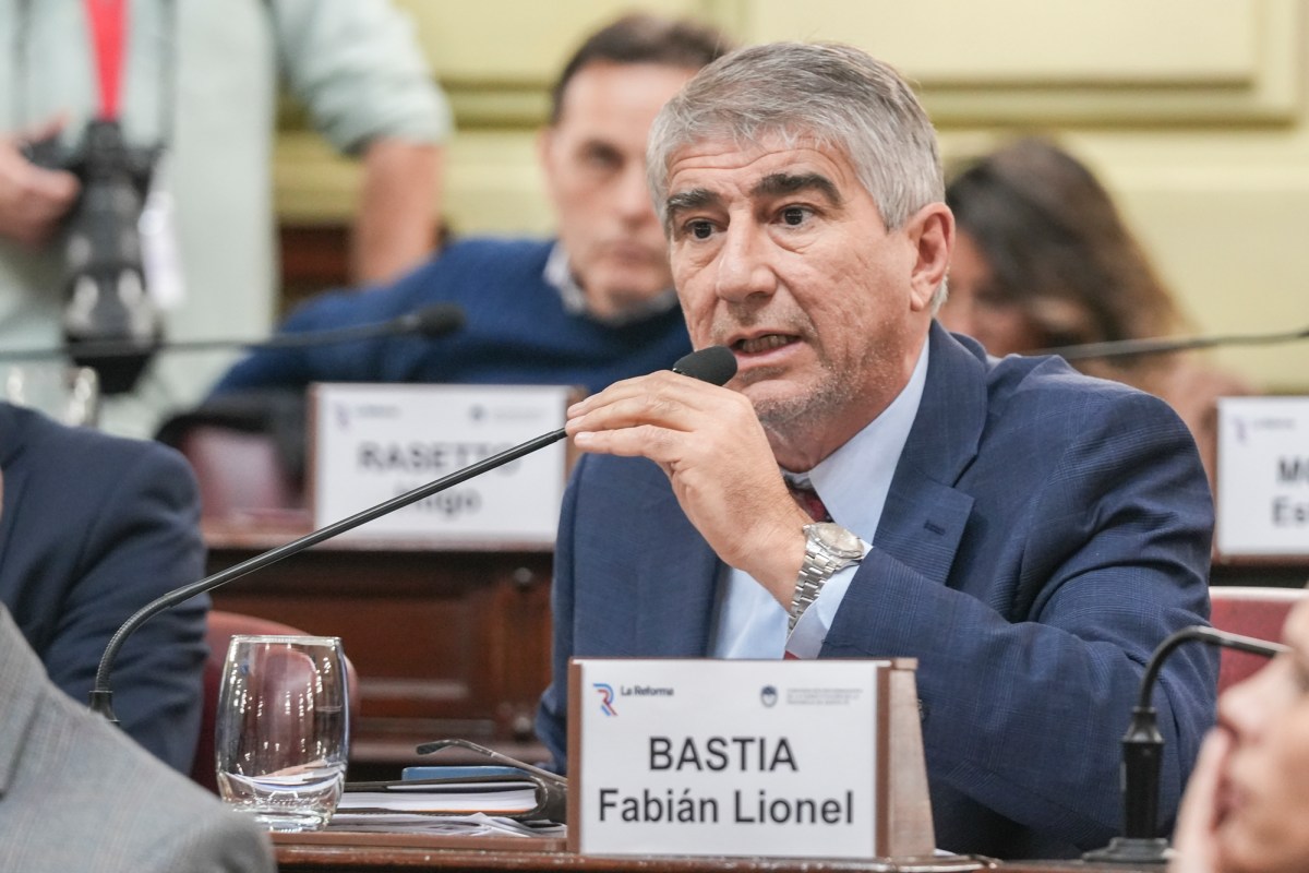 Bastia: en la nueva Constitución, «se terminan las reelecciones indefinidas»