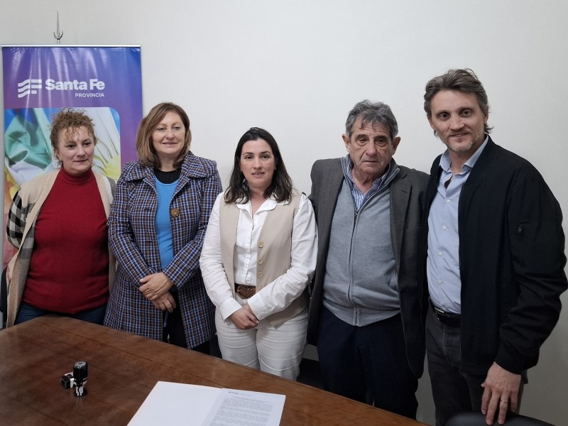 San Javier firma un convenio de becas para estudiantes de pueblos originarios
