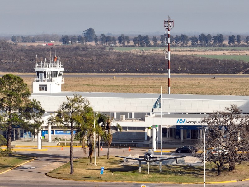 Un nuevo esquema fortalece al aeropuerto de Sauce Viejo: vuelos a Salta e Iguazú y más conexiones a Buenos Aires