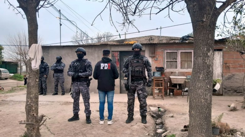 Allanamientos por microtráfico en Casilda: secuestraron celulares y droga