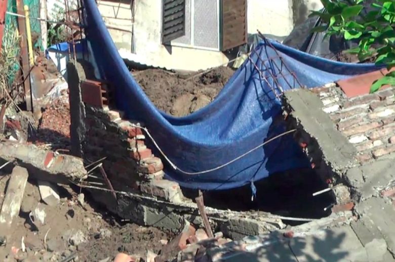 Paraná: los fuertes vientos provocaron el derrumbe de viviendas en barrio Las Flores