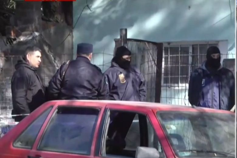Allanamientos en Paraná: encontraron un kilo de cocaína “con el logo del delfín”