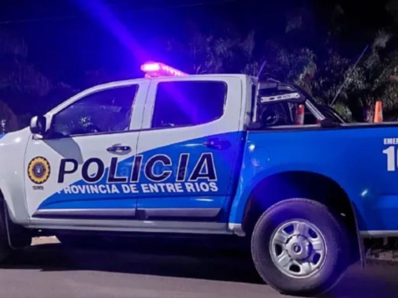 “Estaba fuera de sí”: un joven atacó a su madre y golpeó a una mujer policía en Federación