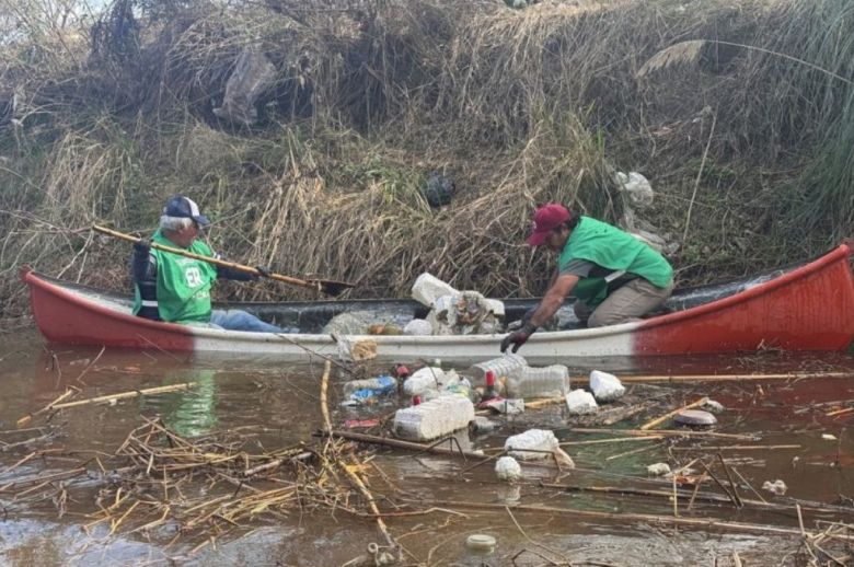 Jornada de limpieza en La Paz: más de 50 voluntarios recolectaron residuos en arroyos
