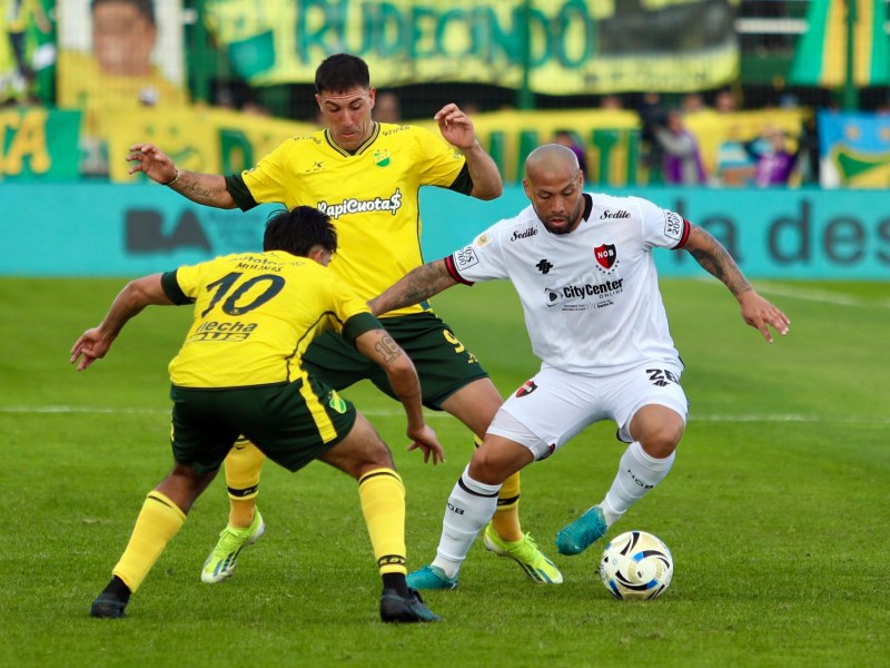 Con la vista en el clásico rosarino, Newell’s se trajo un buen punto