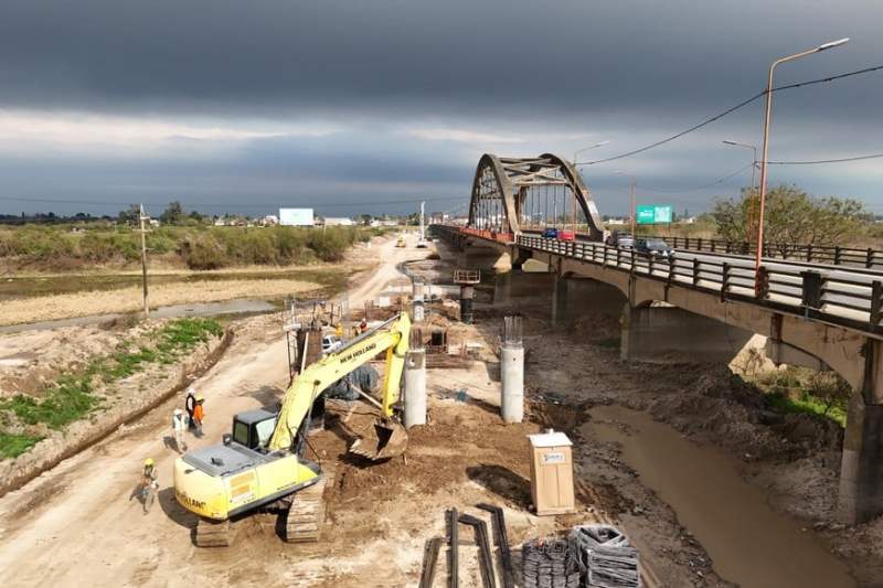 La novedad de la mega obra del nuevo puente Santa Fe – Santo Tomé: están las primeras columnas