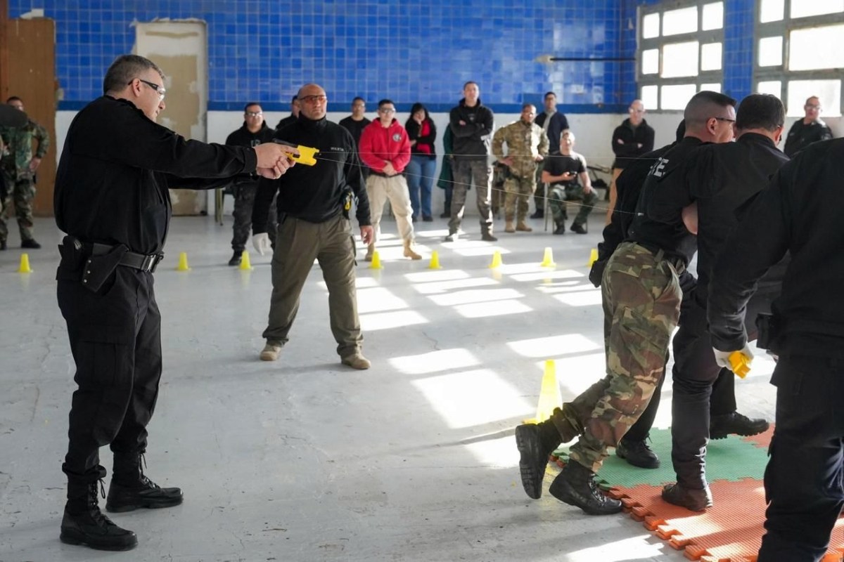 Policías de Santa Fe se capacitan en el uso de pistolas Taser