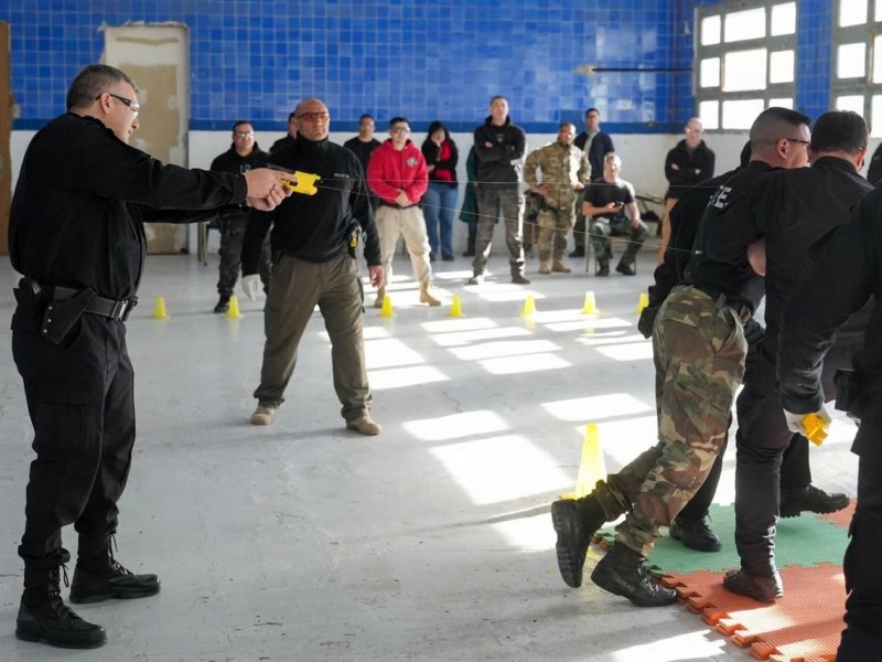 Policías de Santa Fe se capacitan en el uso de pistolas Taser