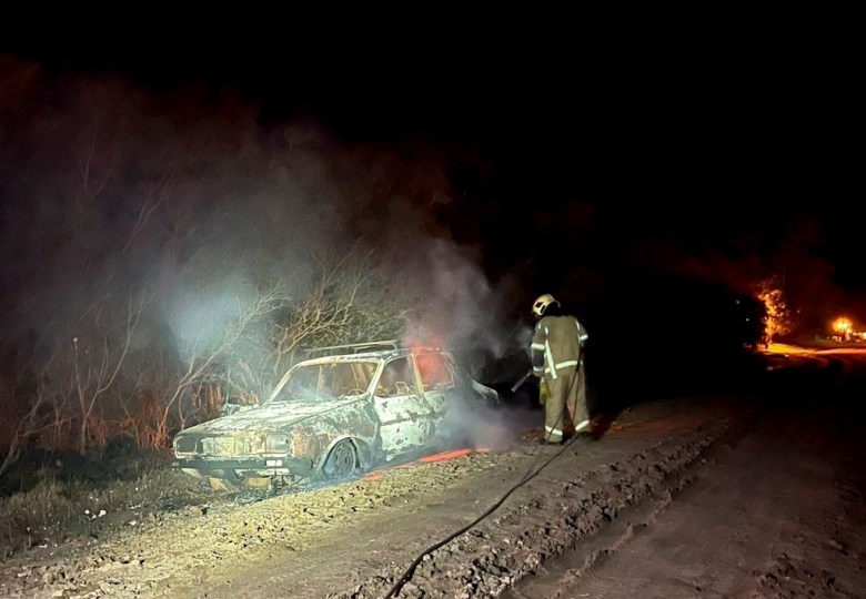 Robaron un auto: apareció abandonado y quemado
