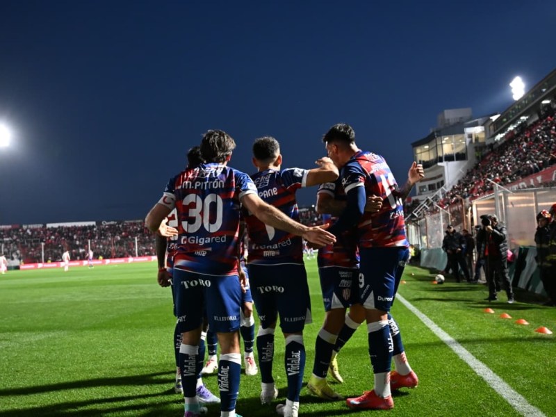 Regó de Gloria… Unión jugó los mejores 45 minutos del año y se llenó de fútbol y goles ante Instituto
