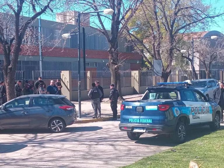 Venado Tuerto: dos allanamientos en Buenos Aires por las amenazas de bomba al “Nacional 1”
