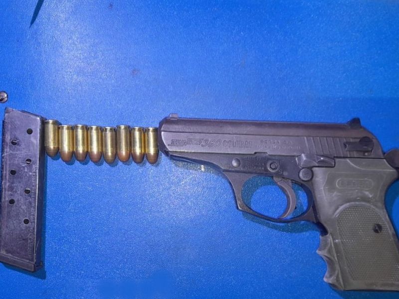 Secuestran arma de fuego que habría sido exhibida en una escuela