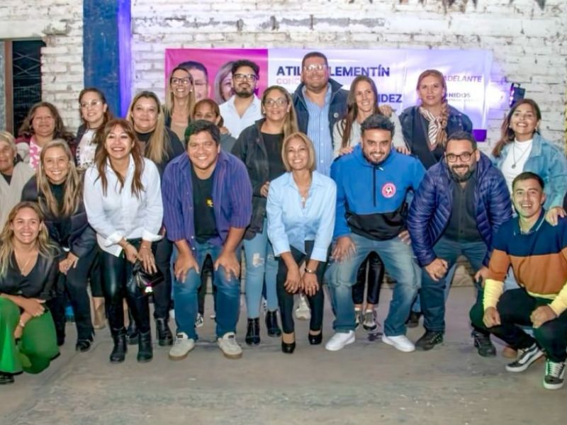 La Feria de Libro trasciende lo literario y convoca en Vera