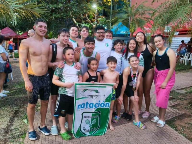 Semana intensa y llena de logros para el equipo de natación del Reconquista Tenis Club