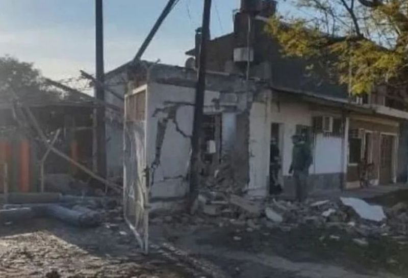 Tostado: dos operarios resultaron gravemente heridos en una explosión
